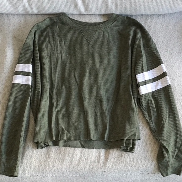 HOLLISTER cropped long sleeve - LIKE NEW - Picture 1 of 2